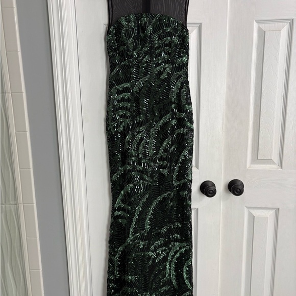 NWT / NEW Calvin Klein Sequin Illusion-Yoke Formal Gown Black Green SZ 2 - Picture 4 of 12